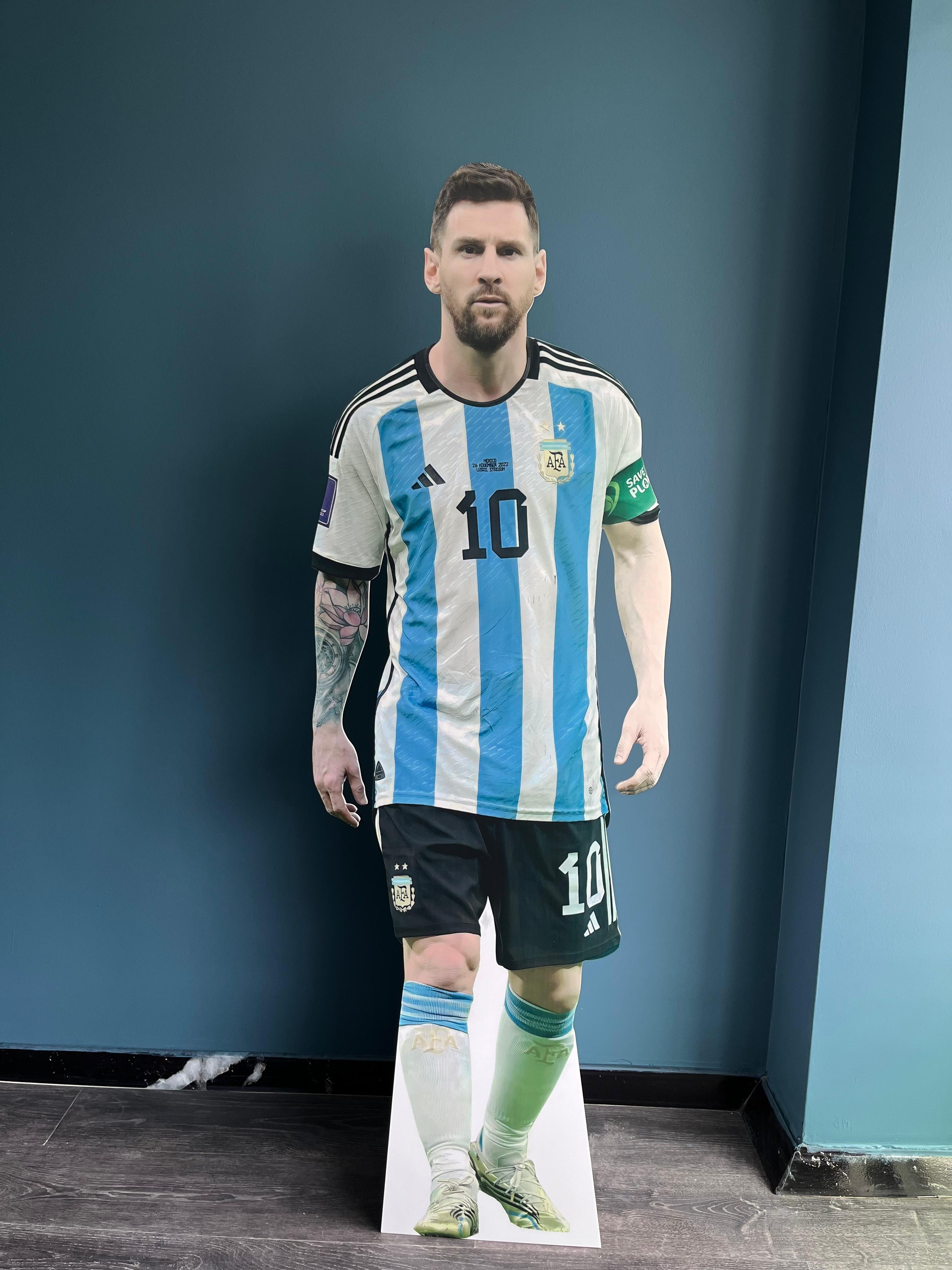 Lionel Messi Futbolcu Maketi Ayaklı  2 Boyutlu Tam Boy Plastik Maket
